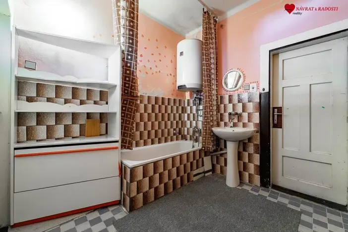 Prodej rodinného domu, Cholina, 333 m2