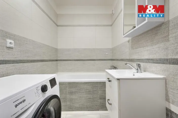 Prodej bytu 3+1, Jindřichův Hradec - Jindřichův Hradec V, Kosmonautů, 64 m2