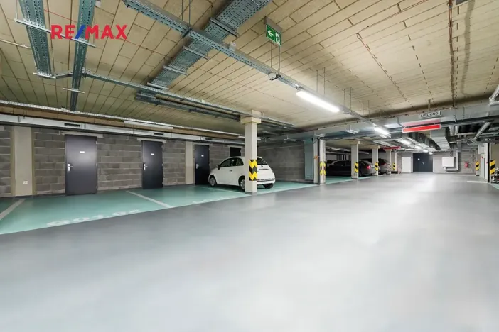 Pronájem bytu 1+kk, Praha - Smíchov, Kobrova, 43 m2