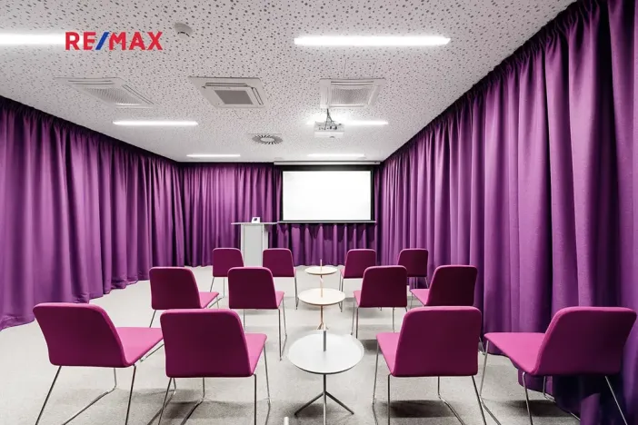 Pronájem bytu 1+kk, Praha - Smíchov, Kobrova, 43 m2