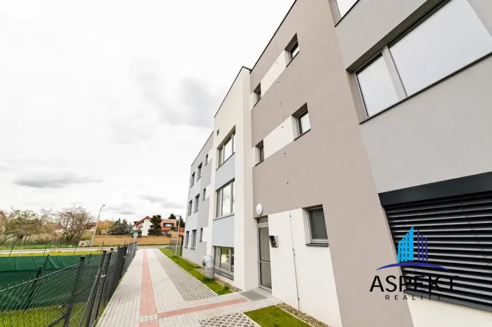 Pronájem bytu 2+kk, Praha, Formanská, 42 m2