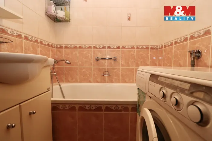 Prodej bytu 2+1, Karlovy Vary - Dvory, K. Kučery, 51 m2