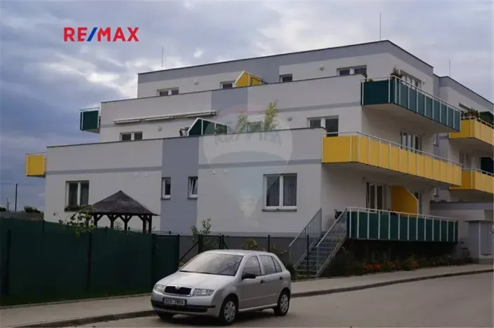 Pronájem bytu 1+kk, Praha - Vinoř, Českodubská, 36 m2