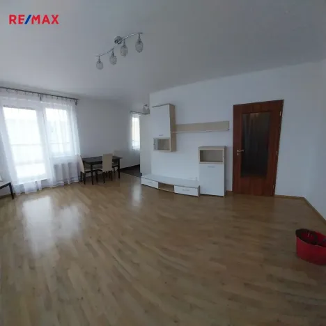 Pronájem bytu 1+kk, Praha - Vinoř, Českodubská, 36 m2