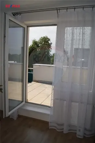 Pronájem bytu 1+kk, Praha - Vinoř, Českodubská, 36 m2