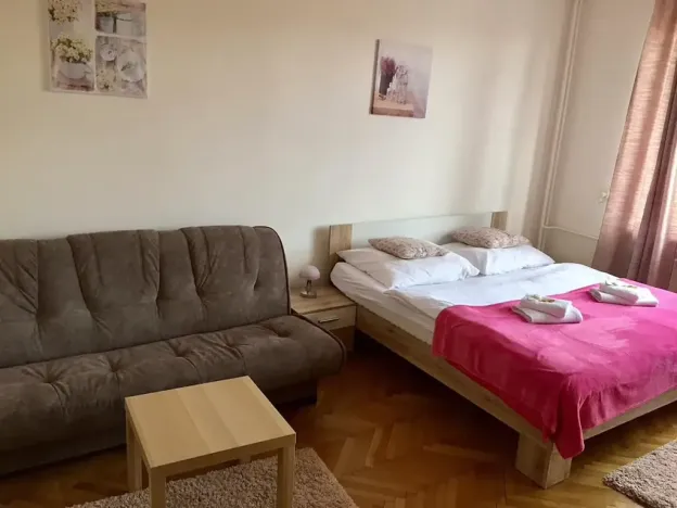 Pronájem bytu 1+1, Praha - Karlín, Sokolovská, 35 m2