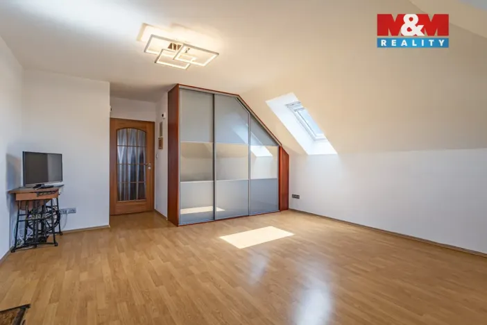 Prodej rodinného domu, Veltrusy, U Stadionu, 180 m2