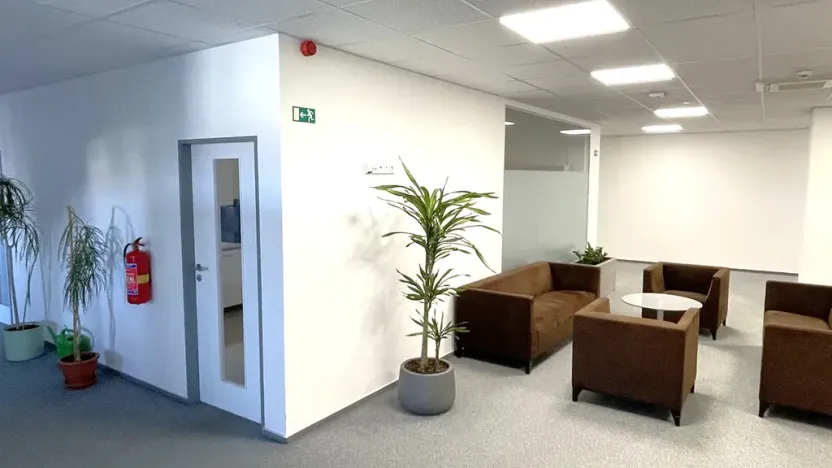 Pronájem kanceláře, Praha - Holešovice, Dělnická, 1252 m2