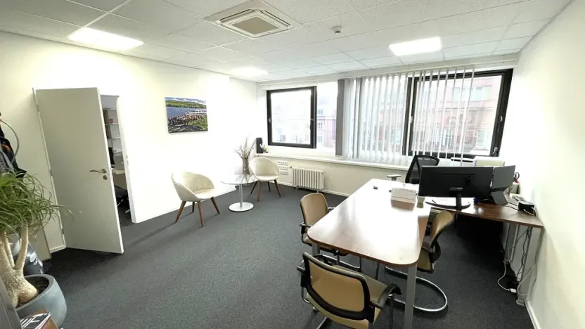 Pronájem kanceláře, Praha - Holešovice, Dělnická, 1252 m2