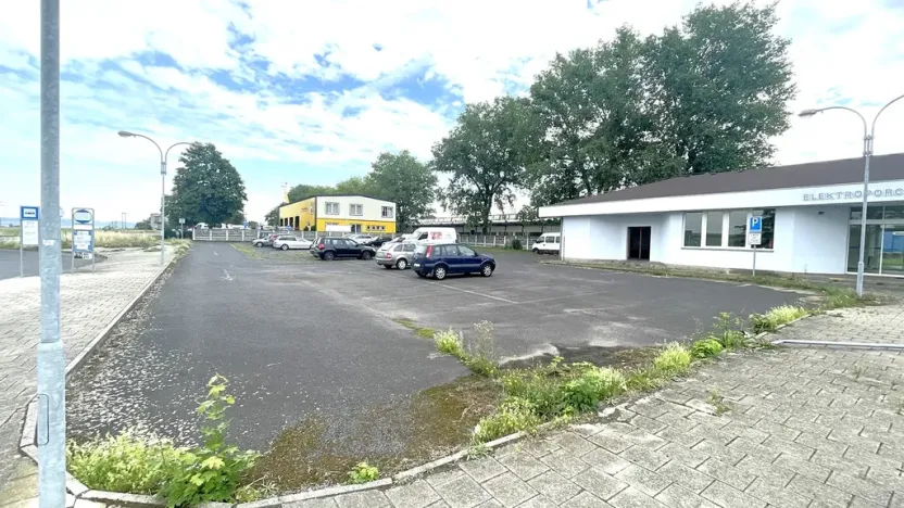 Pronájem komerčního pozemku, Louny, Postoloprtská, 2250 m2