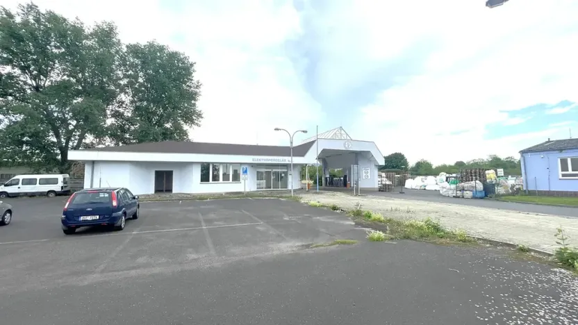 Pronájem komerčního pozemku, Louny, Postoloprtská, 2250 m2