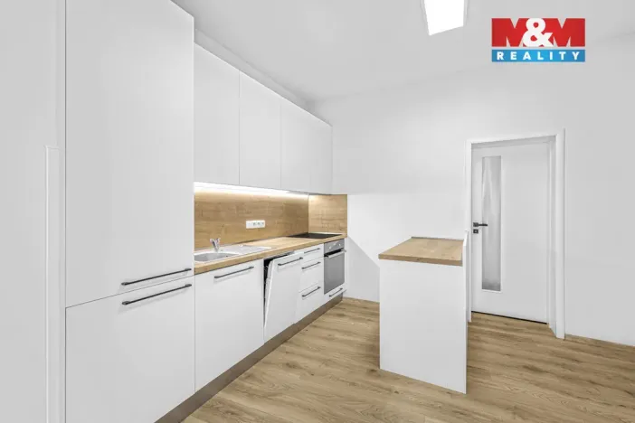 Prodej bytu 3+1, Hradec Králové - Kukleny, Pražská třída, 91 m2