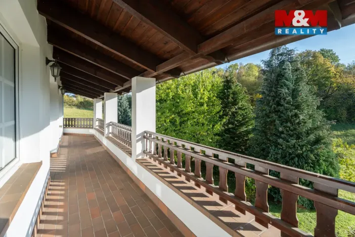 Prodej rodinného domu, Frýdštejn - Sestroňovice, 387 m2