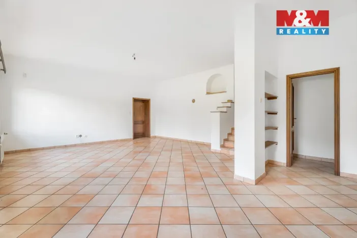 Prodej rodinného domu, Frýdštejn - Sestroňovice, 387 m2