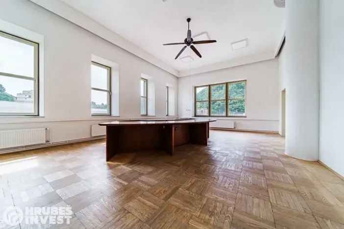 Prodej komerční nemovitosti, Adamov, Mírová, 2380 m2