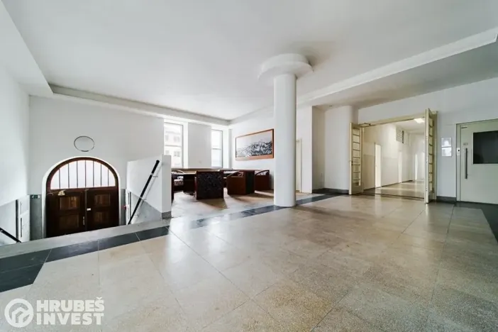 Prodej komerční nemovitosti, Adamov, Mírová, 2380 m2