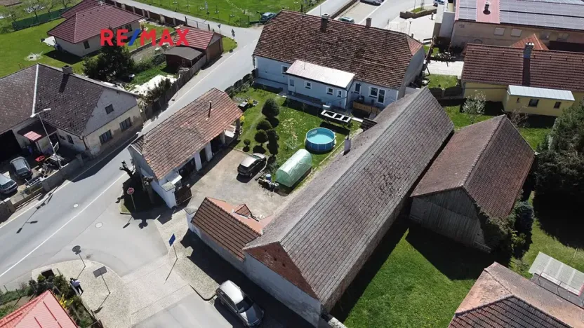 Prodej rodinného domu, Chrást, 280 m2