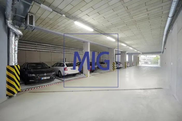 Pronájem garážového stání, Brno, Cejl, 13 m2