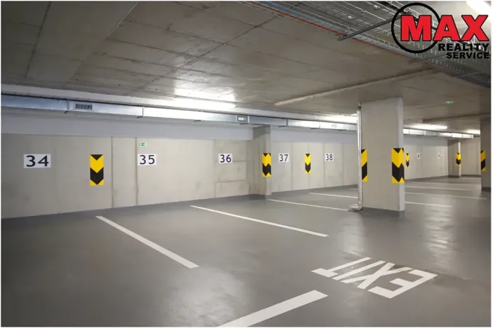 Pronájem garážového stání, Praha - Hloubětín, Lehovecká, 10 m2