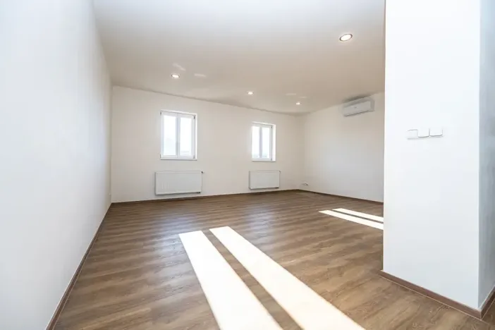 Pronájem bytu 1+kk, Praha - Nové Město, Lípová, 48 m2