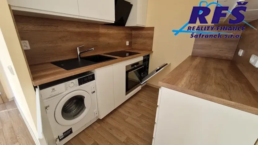 Pronájem bytu 2+kk, Benešov, Vnoučkova, 43 m2