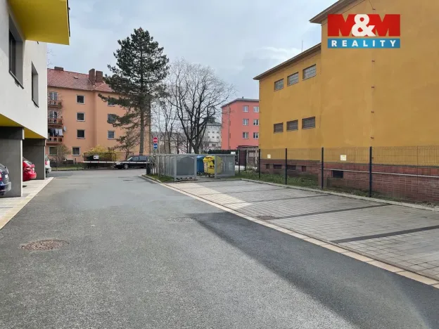 Pronájem garáže, Pardubice, Bratranců Veverkových, 14 m2