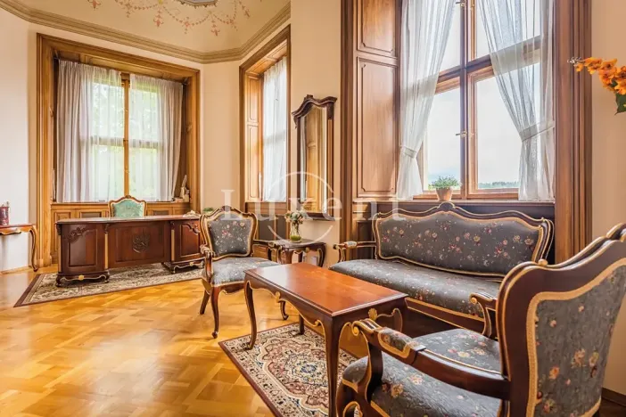 Pronájem komerční nemovitosti, Mirošov, náměstí Míru, 1364 m2