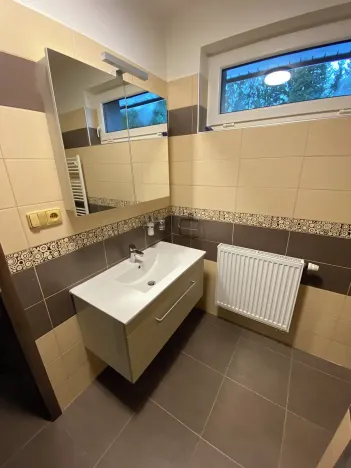 Prodej rodinného domu, Benecko, 635 m2