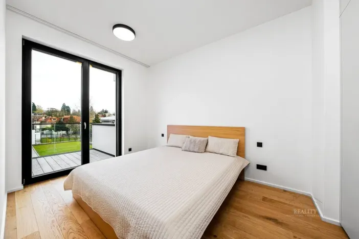 Pronájem bytu 2+kk, Praha - Troja, Pod Hrachovkou, 49 m2