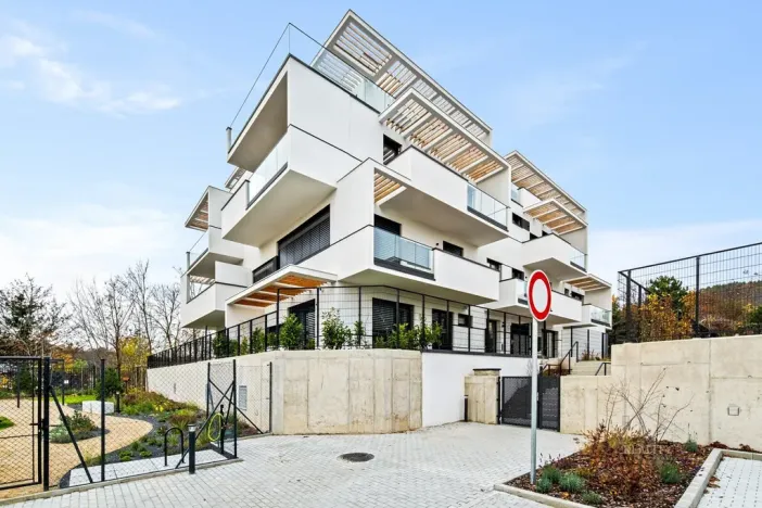 Pronájem bytu 2+kk, Praha - Troja, Pod Hrachovkou, 49 m2