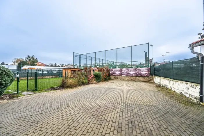 Prodej obchodního prostoru, Praha - Štěrboholy, Ústřední, 280 m2