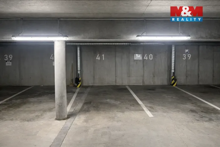 Pronájem garážového stání, Havlíčkův Brod, Stromovka, 15 m2