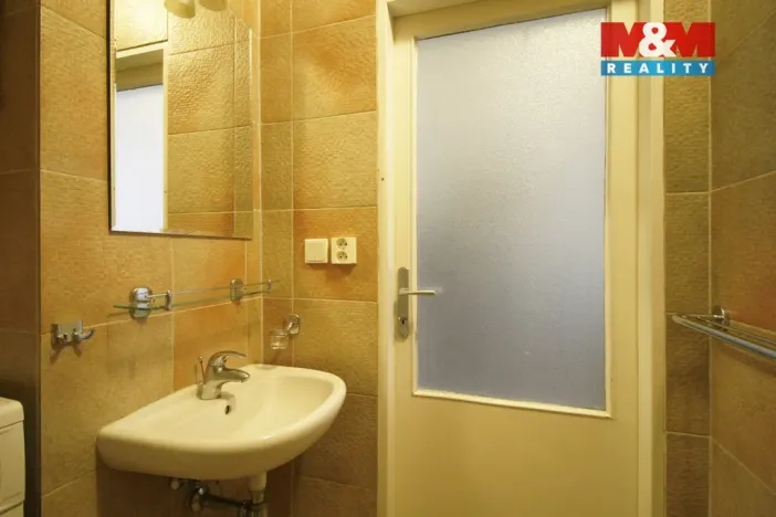 Pronájem bytu 2+kk, Praha - Libeň, U školičky, 42 m2