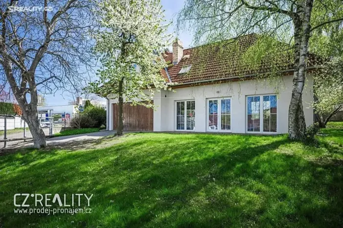 Prodej vily, Praha - Lipence, Na Bambouzku, 300 m2