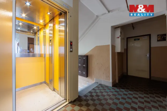 Pronájem bytu 2+1, Cheb, U Stadionu, 60 m2