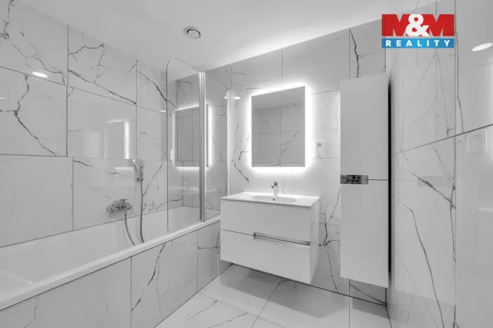 Pronájem bytu 2+kk, Pardubice - Zelené Předměstí, nábřeží Závodu míru, 79 m2