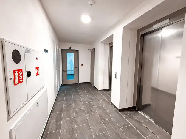 Pronájem bytu 1+kk, Praha - Hloubětín, Poděbradská, 37 m2