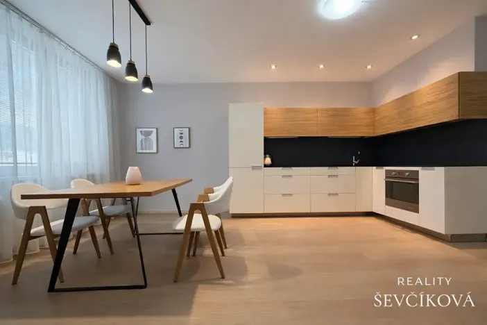 Pronájem bytu 3+kk, Hradec Králové, Gočárova třída, 76 m2