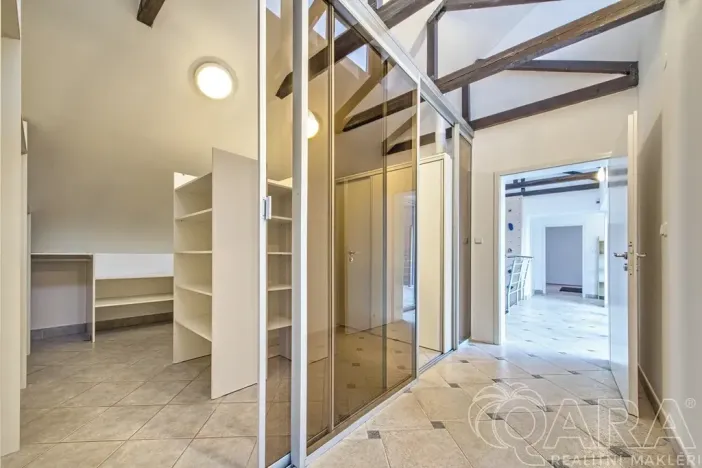 Pronájem rodinného domu, Dolní Břežany, V Úvozu, 380 m2