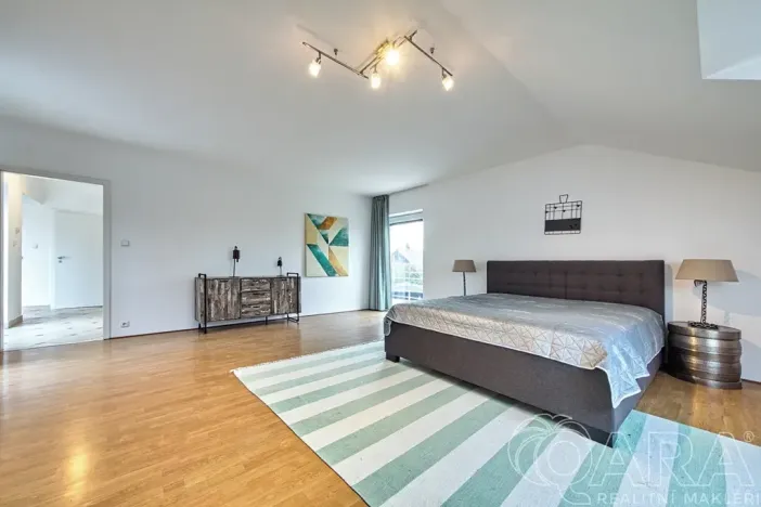 Pronájem rodinného domu, Dolní Břežany, V Úvozu, 380 m2