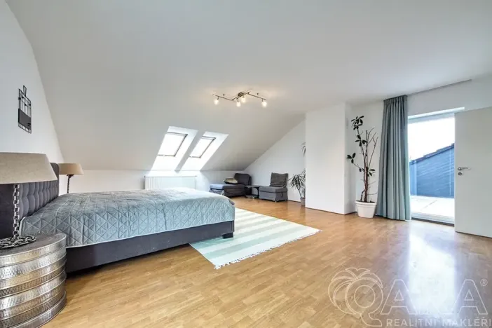 Pronájem rodinného domu, Dolní Břežany, V Úvozu, 380 m2