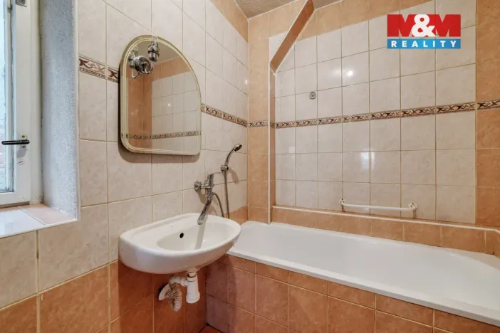 Prodej bytu 2+1, Planá - Svahy, 67 m2