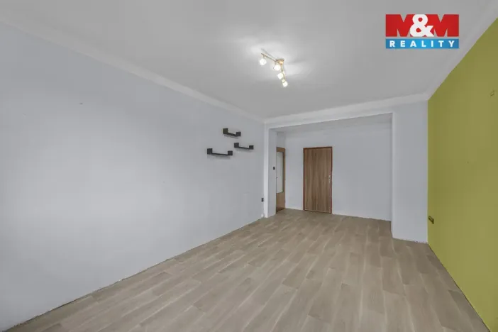 Prodej bytu 2+1, Hostinné, Sídliště, 52 m2