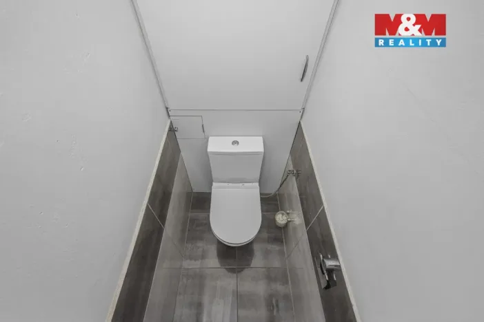 Prodej bytu 2+1, Hostinné, Sídliště, 52 m2