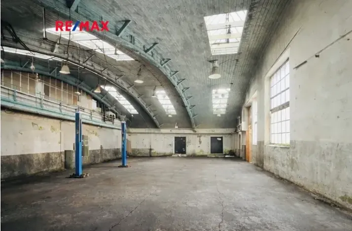 Pronájem obchodního prostoru, Praha - Horní Počernice, Komárovská, 500 m2