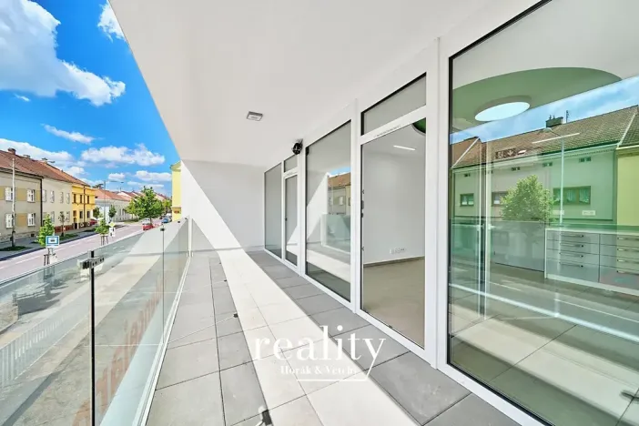 Pronájem kanceláře, Znojmo, Jarošova, 17 m2