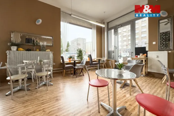 Prodej obchodního prostoru, Praha - Vršovice, Kubánské náměstí, 133 m2