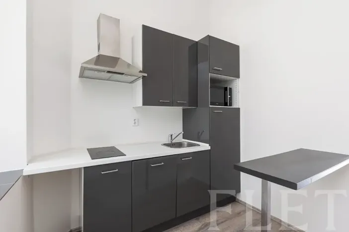 Pronájem bytu 1+1, Praha - Holešovice, Kamenická, 40 m2