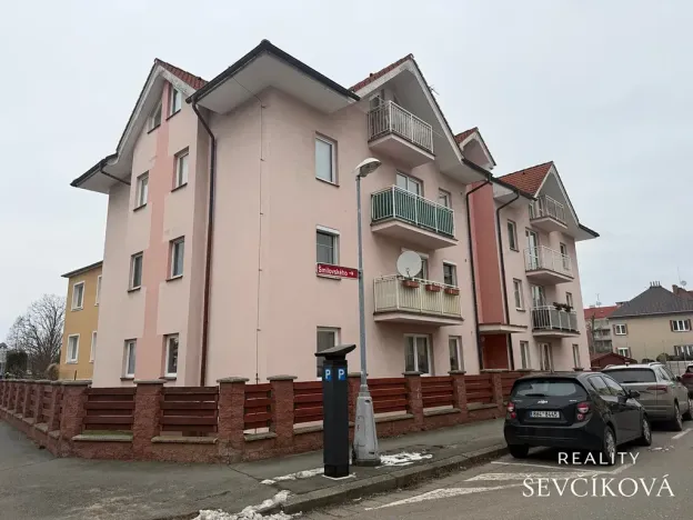 Pronájem bytu 2+kk, Hradec Králové, Šmilovského, 50 m2