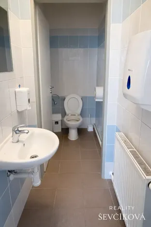 Pronájem komerční nemovitosti, Hradec Králové, Zemědělská, 695 m2